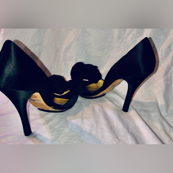 BADGLEY MISCHKA•SIZE-6•BLACK•HEELS•FLORAL ACCENT - Picture 12 of 16